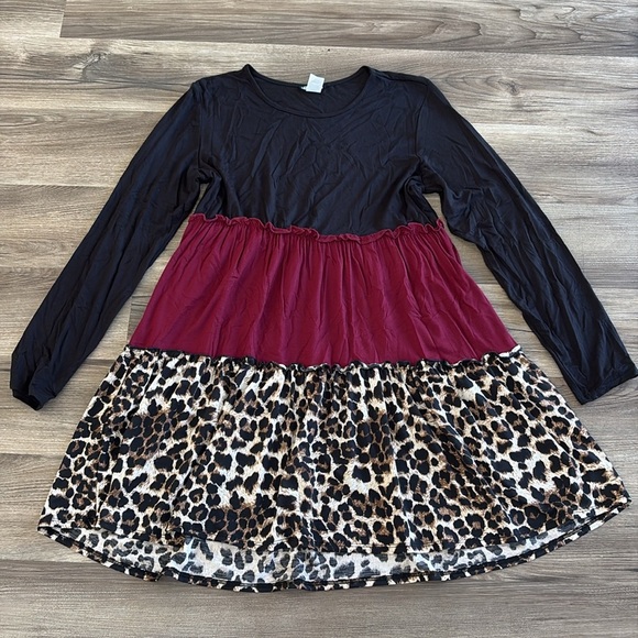 Women’s Long Sleeve Color Block Tunic Blouse – Size L – Black, Red, Leopard Prin - Picture 2 of 9